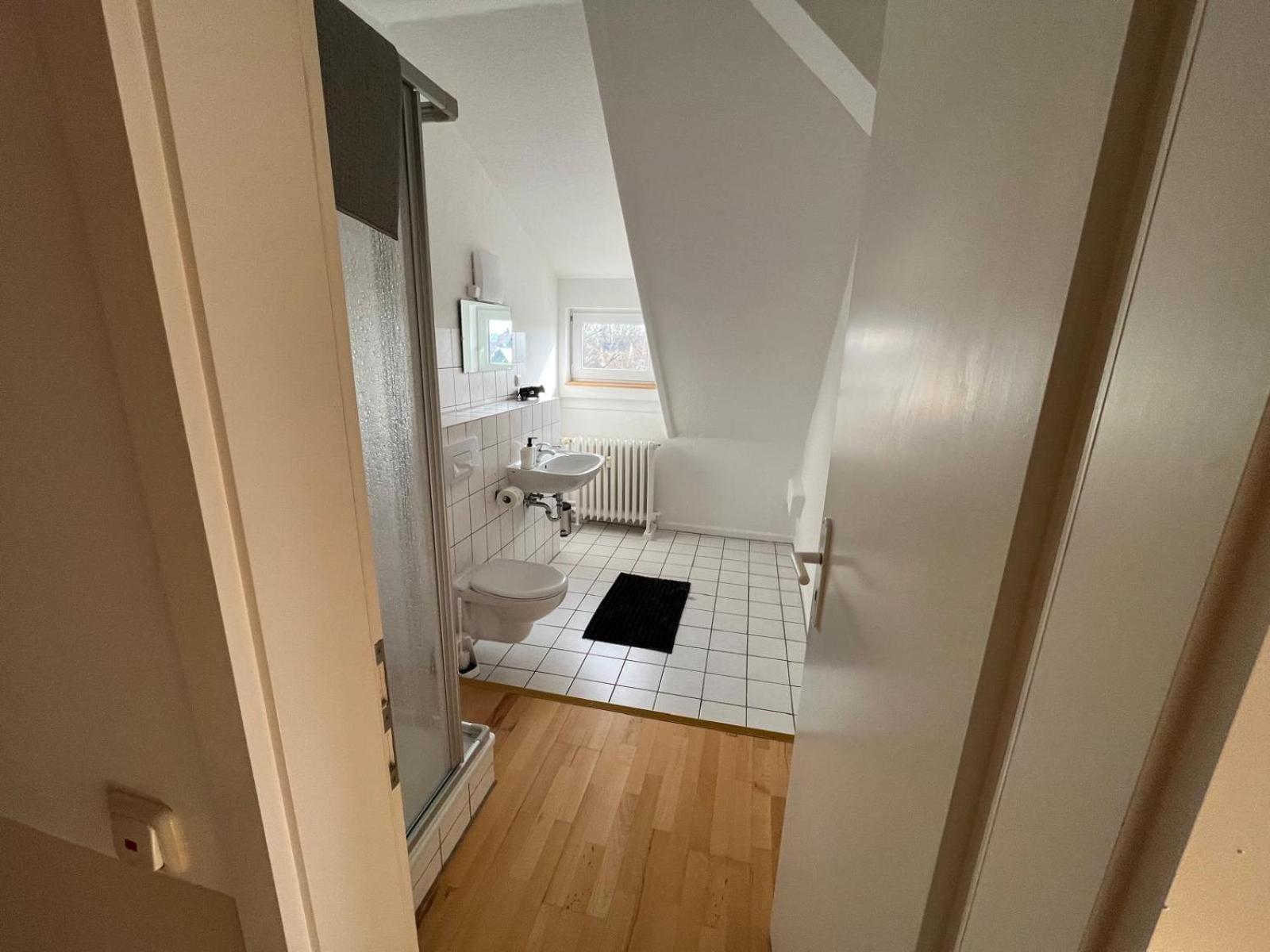 Doppelzimmer, Tv- Bad, Kuehlschrank- Parkplatz-17 Meine Rum bild